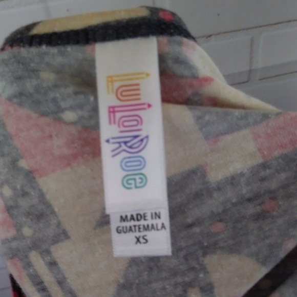 LuLaRoe Size XS Top Perfect T Cream Gray Red - Picture 5 of 6